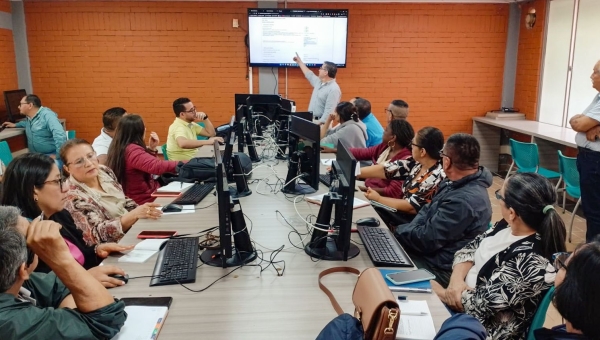 Capacitación teórico practico en la operatividad del aplicativo “SIMPADE”